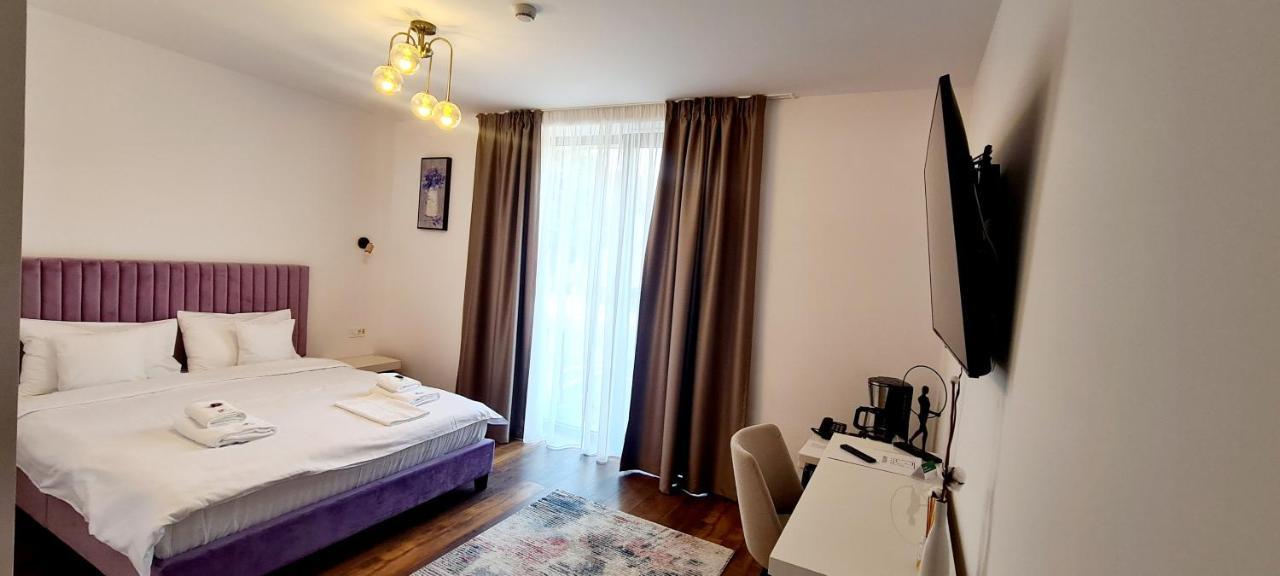 Hotel B4 Oradea Exterior photo