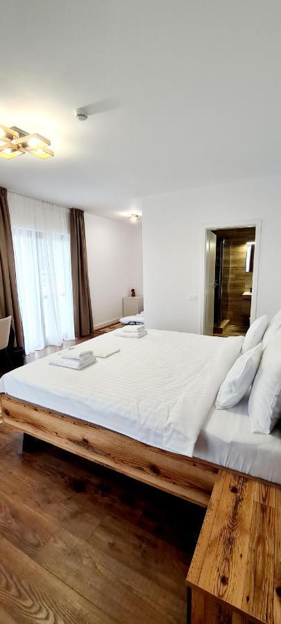 Hotel B4 Oradea Exterior photo