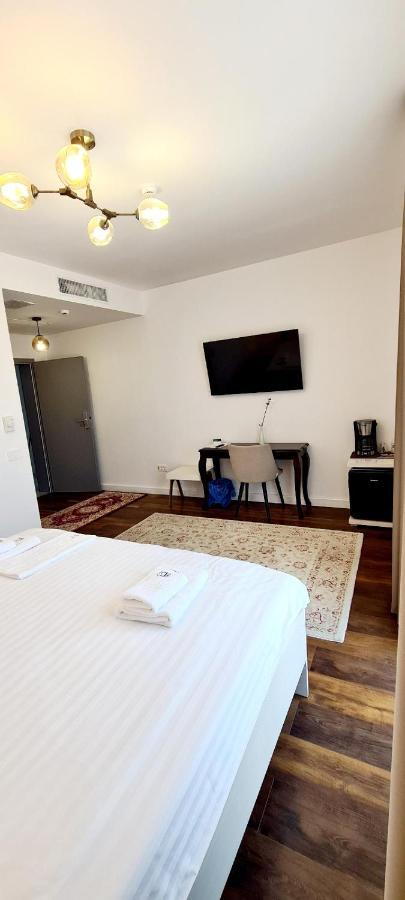 Hotel B4 Oradea Exterior photo