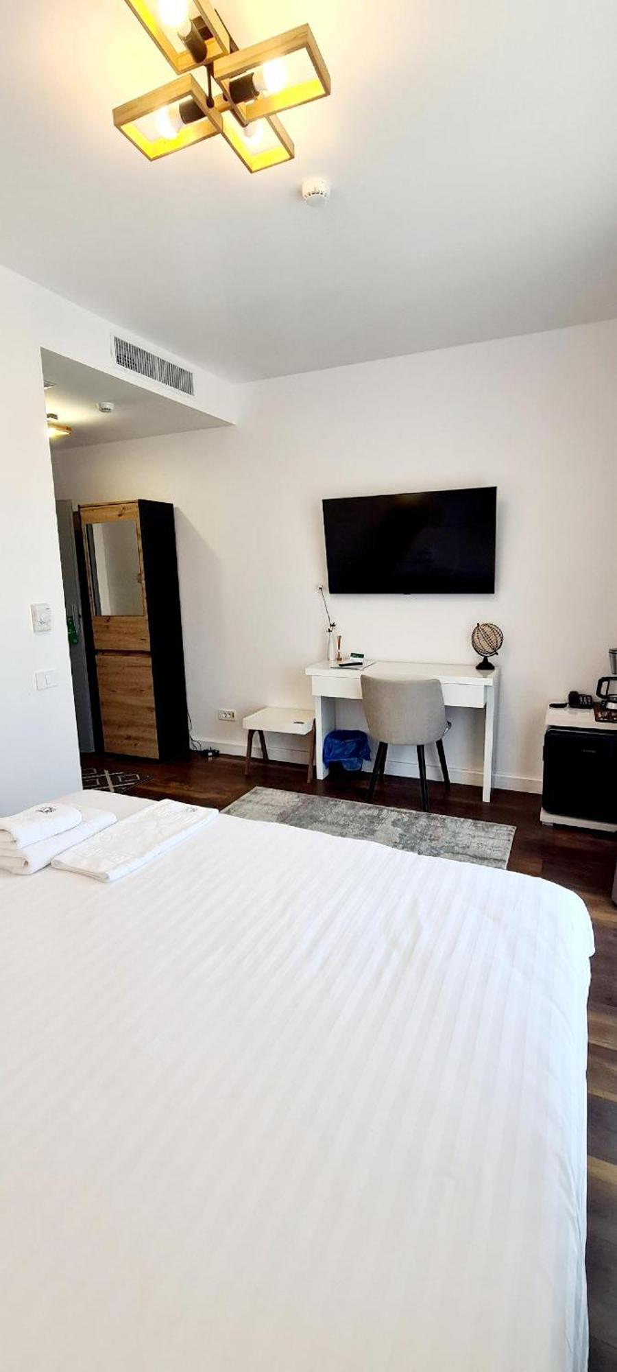 Hotel B4 Oradea Exterior photo