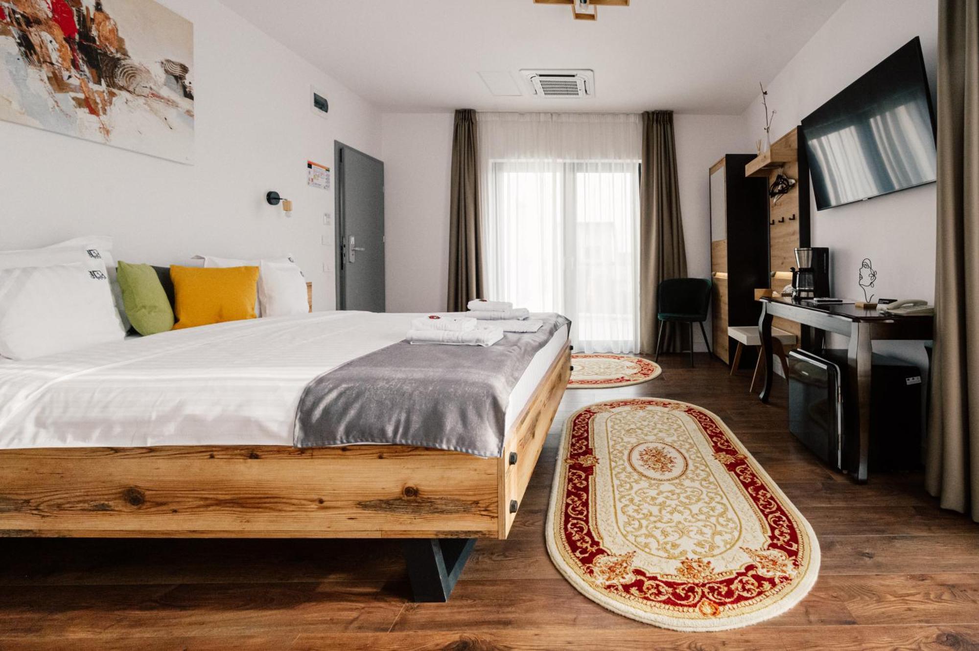 Hotel B4 Oradea Exterior photo