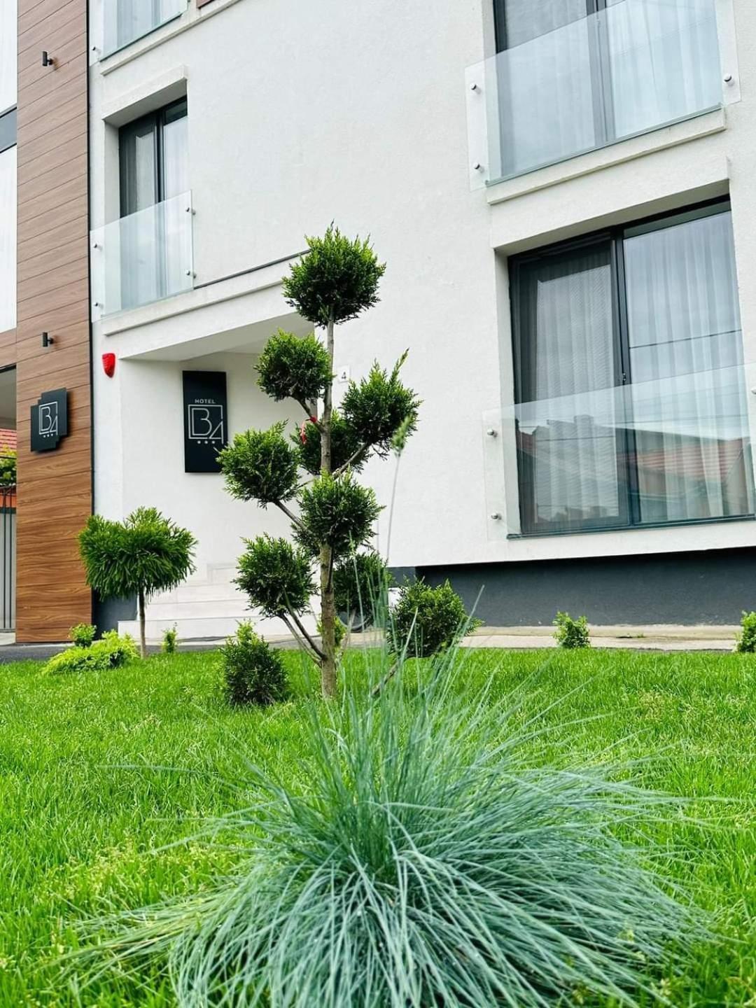Hotel B4 Oradea Exterior photo