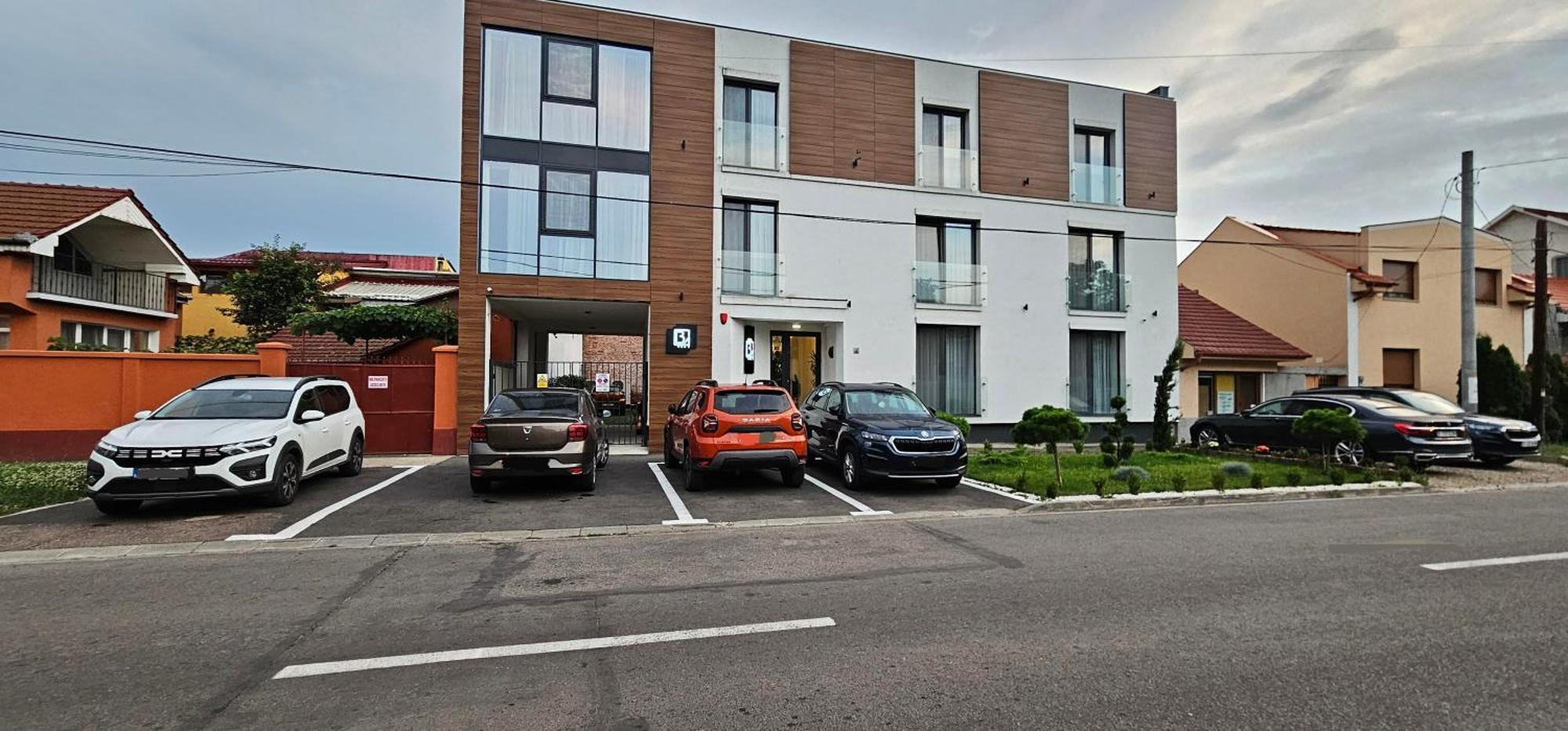 Hotel B4 Oradea Exterior photo